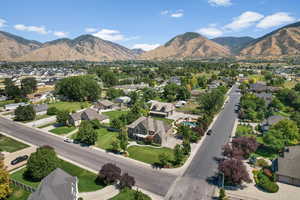 Aerial view with a mountain view