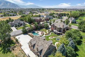 Birds eye view of property featuring a mountain view