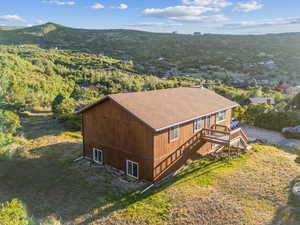 Aerial view with a mountain view