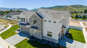 Bird's eye view featuring a mountain view