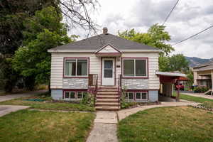 Bungalow with a front lawn