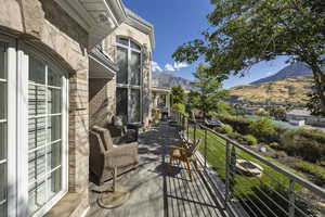 Balcony featuring a mountain view