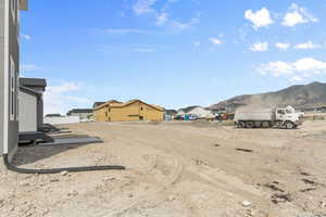 View of yard featuring a mountain view