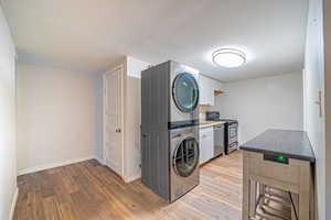 Rear Unit: Kitchen and Laundry