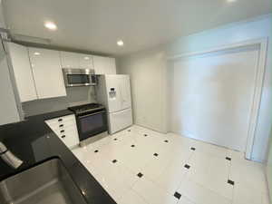 PHOTO TAKEN PRIOR TO TENANT MOVING IN (in 2020): Front Unit Remodeled Kitchen. That wall opening could be opened up EASILY to convert back to single family home.