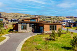 View of front of property featuring a mountain view