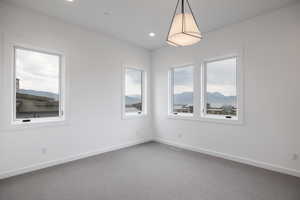 Unfurnished room with a mountain view and carpet floors