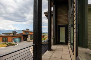 Balcony featuring a mountain view