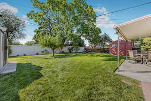 HUGE back yard for hosting family/friends