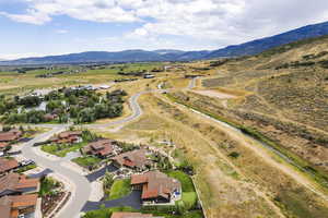 Aerial view with a mountain view