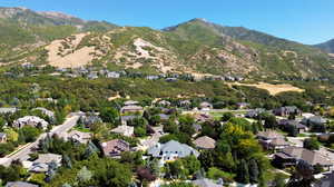 Bird's eye view featuring a mountain view