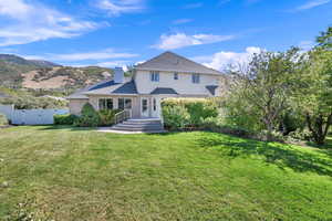 View of front facade with a mountain view and a front yard