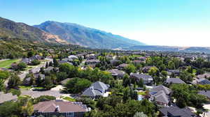 Birds eye view of property featuring a mountain view