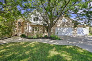 View of front facade with a front lawn