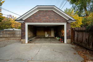 Detached garage