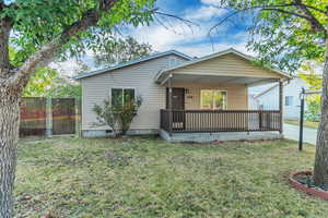 Bungalow featuring a front yard