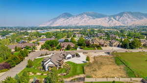 Birds eye view of property featuring a mountain view