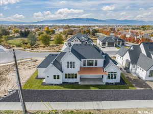 Bird's eye view with a mountain view