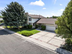 View of front property featuring a garage and a front yard