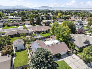 Birds eye view of property featuring a mountain view