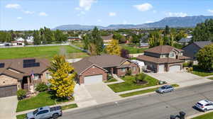 Bird's eye view with a mountain view