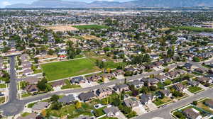 Bird's eye view featuring a mountain view