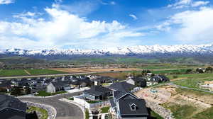 Bird's eye view with a mountain view