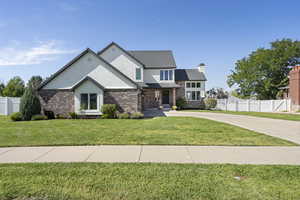 View of front of house featuring a front yard