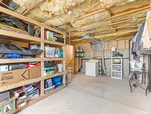 Storage with washer / clothes dryer