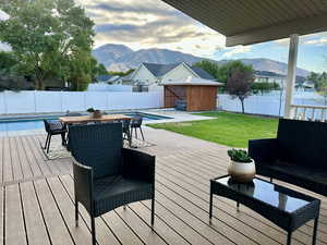 Composite terrace with a lawn, a pool, a hot tub and a mountain view