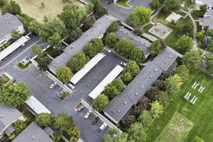 Townhouses in back down small side road so very quiet