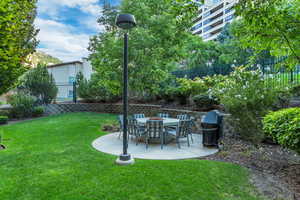 Back Yard with Common Picnic Area & BBQ