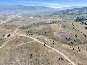 Aerial view with a mountain view