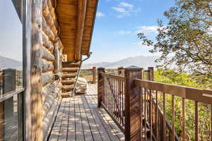 Upstairs balcony/deck