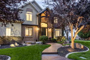 View of front of home featuring a front yard