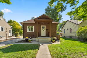 Bungalow with a front lawn