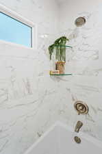 Bathroom with tiled shower / bath combo