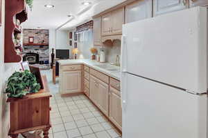 Wet bar, Full kitchen cabinets & fridge