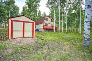 View of yard featuring a storage unit