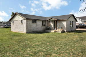 Front view of house featuring a lawn