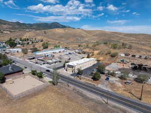 Aerial view with a mountain view