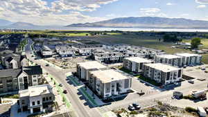 Birds eye view of property featuring a mountain view