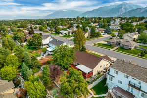 Drone / aerial view featuring a mountain view