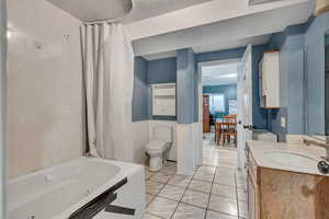 Full bathroom featuring vanity, toilet, and shower / tub combo