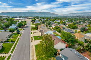 Bird's eye view featuring a mountain view