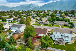 Bird's eye view with a mountain view