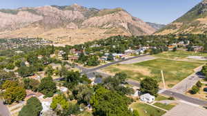 Aerial view with a mountain view