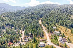 Birds eye view of property featuring a mountain view