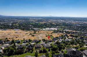 Drone / aerial view featuring a mountain view