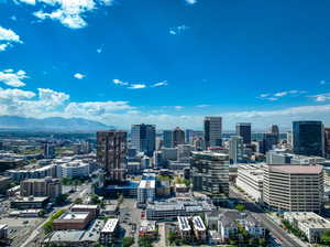 City view featuring a mountain view